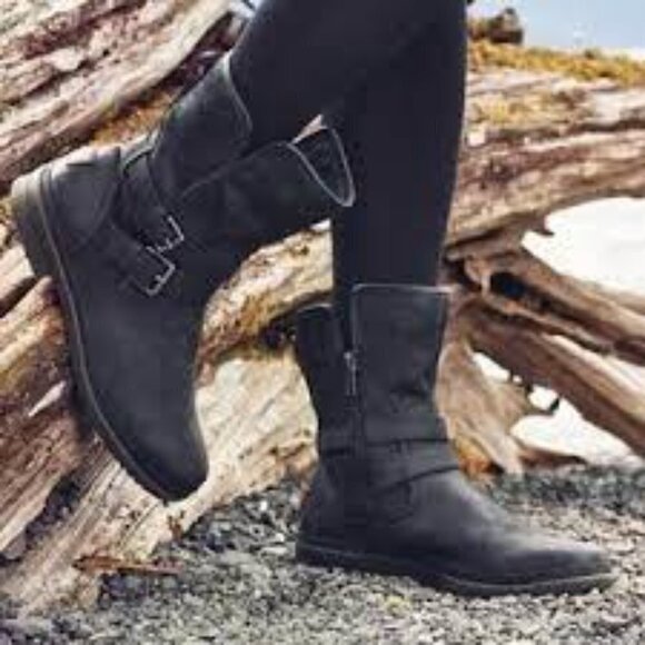 UGG Simmens Waterproof Leather  Woman Shoes Size 7 - Picture 1 of 10